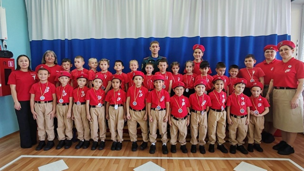 Юные герои на встрече с настоящим защитником