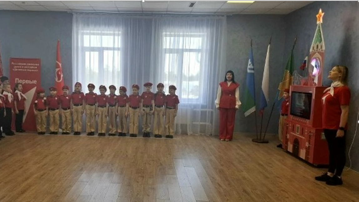 Торжественное поднятие Государственного флага Российской Федерации и исполнения Государственного гимна Российской Федерации